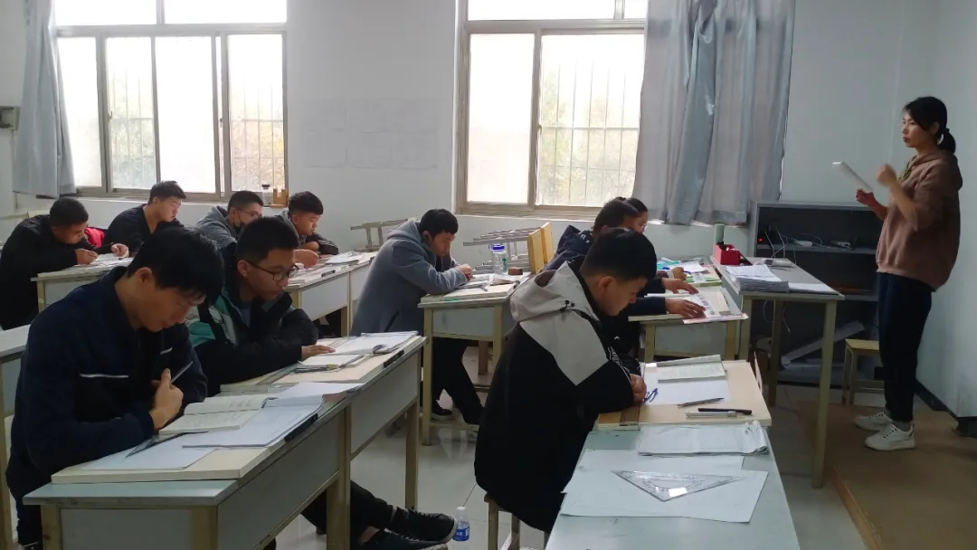 爸妈请你们放心，我在老秦建筑工程学校，都挺好