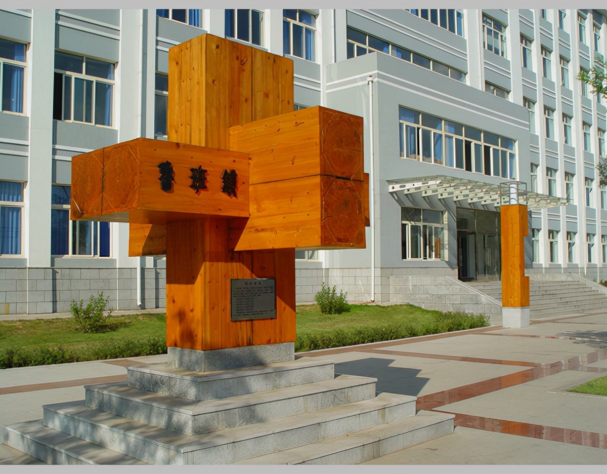 辽宁一所公办大学，招生缺额1633人，47个专业没招满，原因何在？