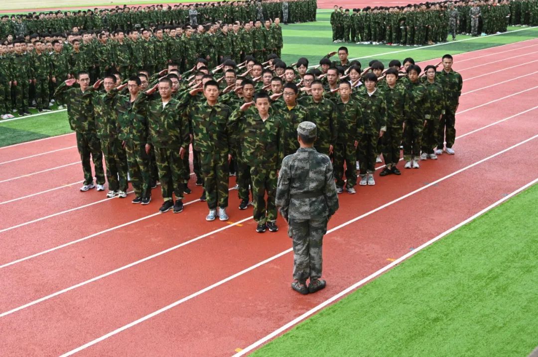 身着迷彩，英姿飒爽！清徐县徐沟中学高一新生军训剪影