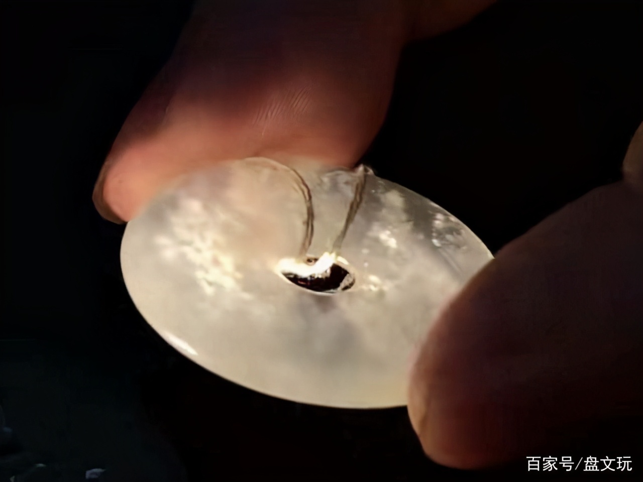 翡翠,不了解什么是"起荧,起胶,起刚"肯定吃亏(灯光下翡翠的棉絮图片)