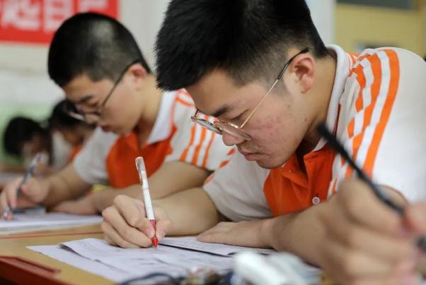 广西高考出现锦鲤，556分捡漏上海交通大学，这志愿填得颇有技巧