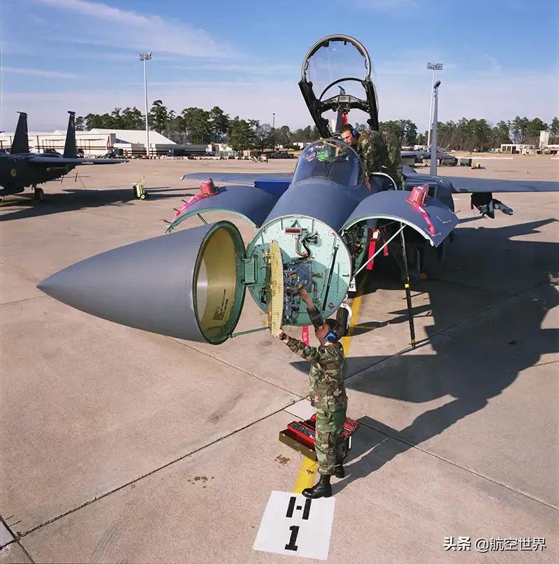 鹰眼锐利：F-15EX“攻击鹰”雷达项目负责人米歇尔·斯蒂琴斯基女士访谈（上）