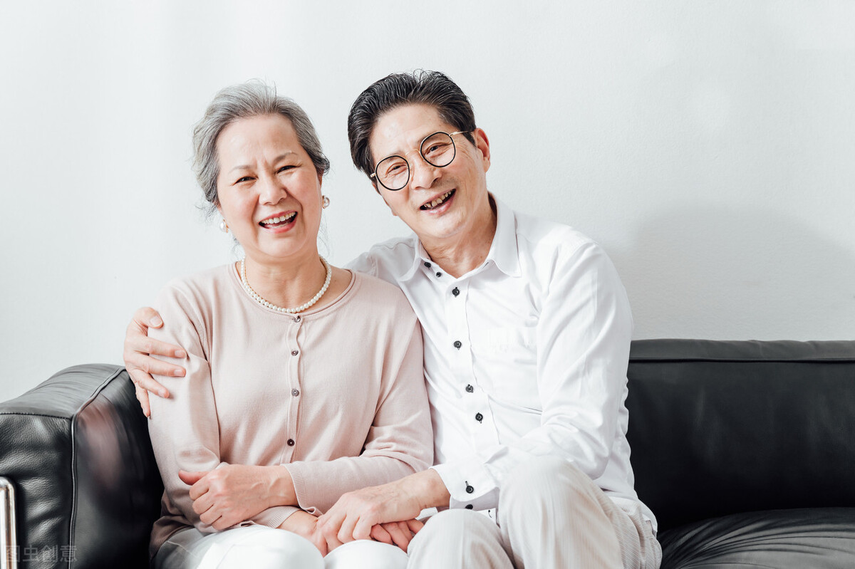 在老家交的居民社保，退休时可以并入职工社保待遇吗？