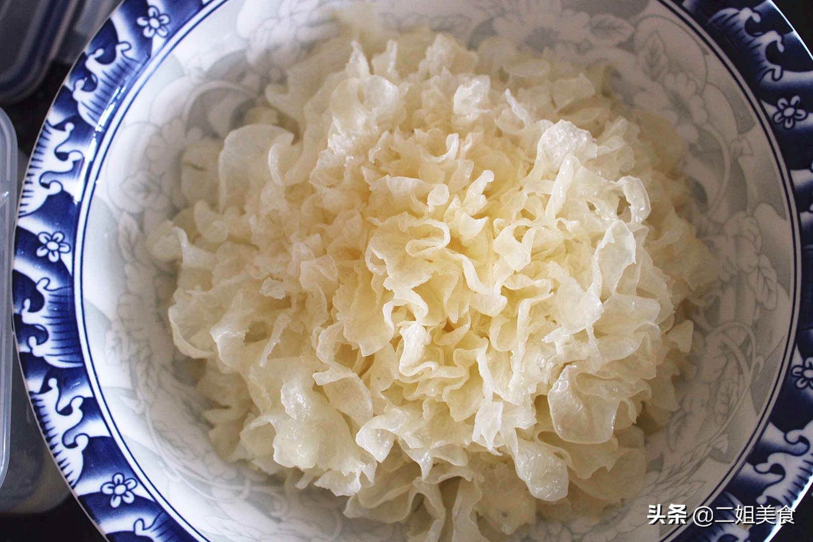 泡发银耳总是有硬块？教您一招，3分钟快速泡发，没硬块还软嫩
