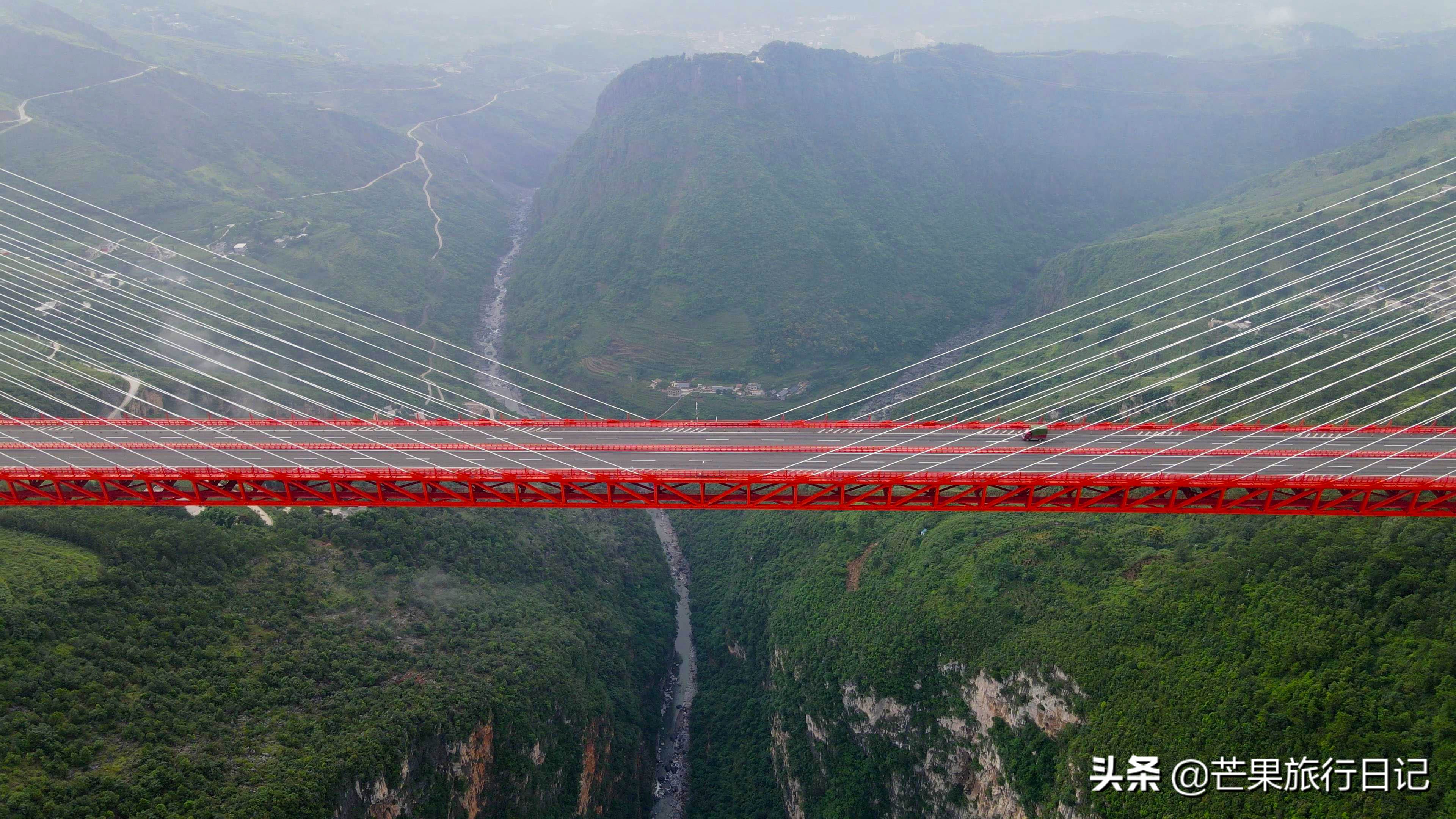 世界第一高桥北盘江大桥,近200层楼高,开车就像开飞机