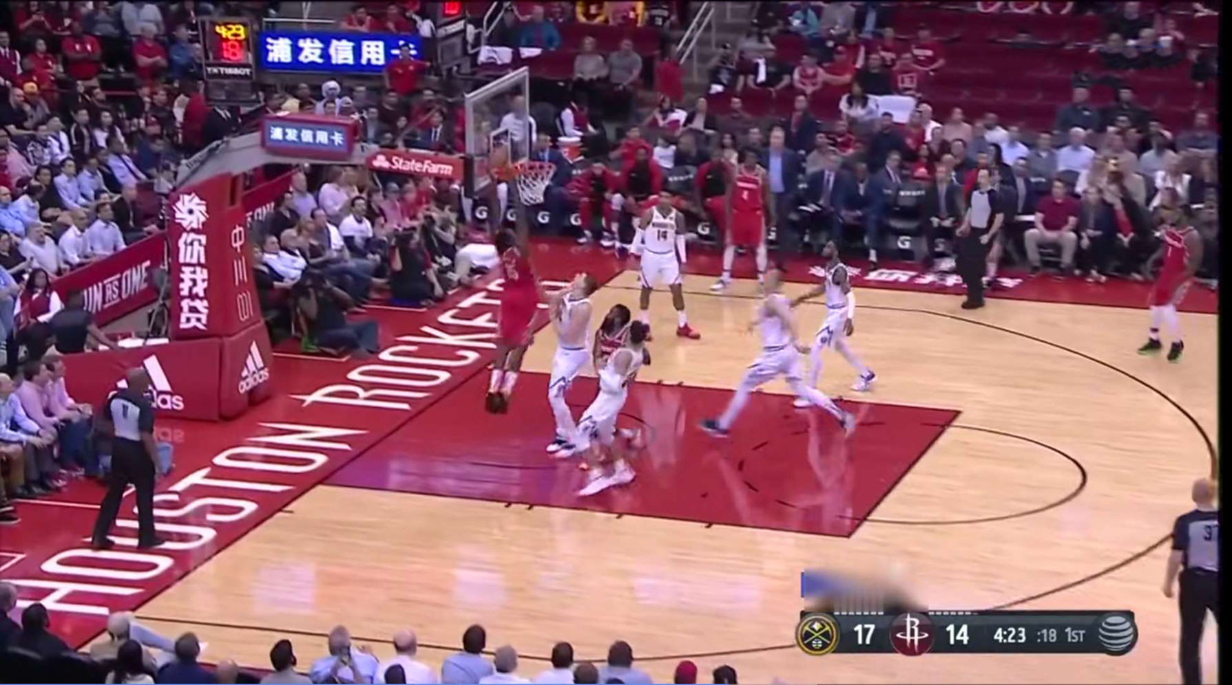 为什么nba中锋跑得快(一攻一防看出为什么NBA只有一个饼皇！上一秒盖帽，下一秒就吃饼)