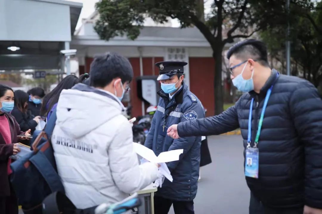 考生规模再创新高！考研首日，多图直击复旦大学考点