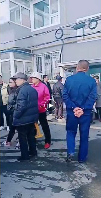 小区下水井发现情侣尸体，男子偷配钥匙入室掐死情敌勒死前妻被拘，知情者称“他媳妇跟人家跑了”