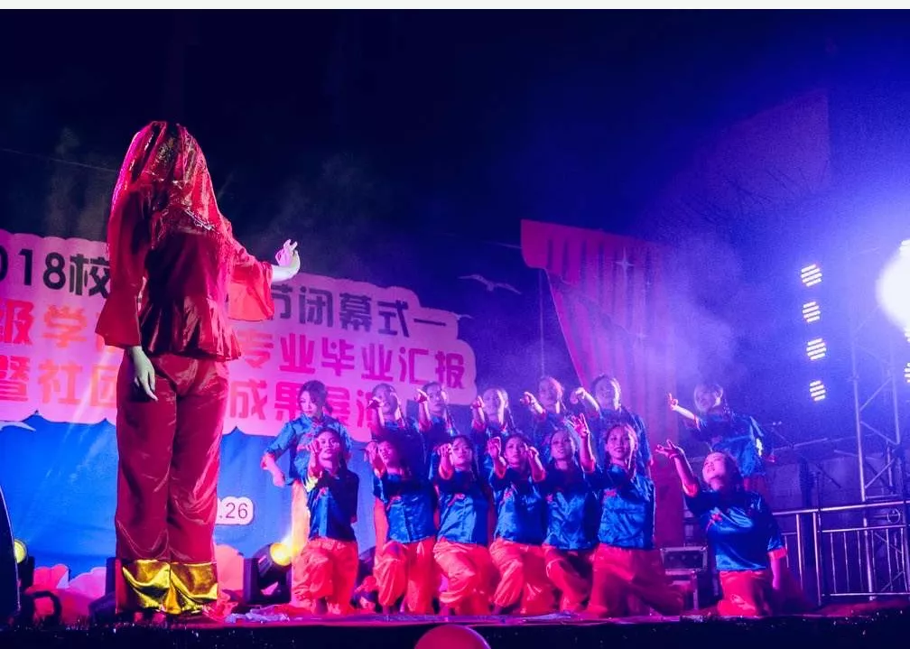 爱是教育最温暖的底色，这位充满爱心的老师圈粉无数