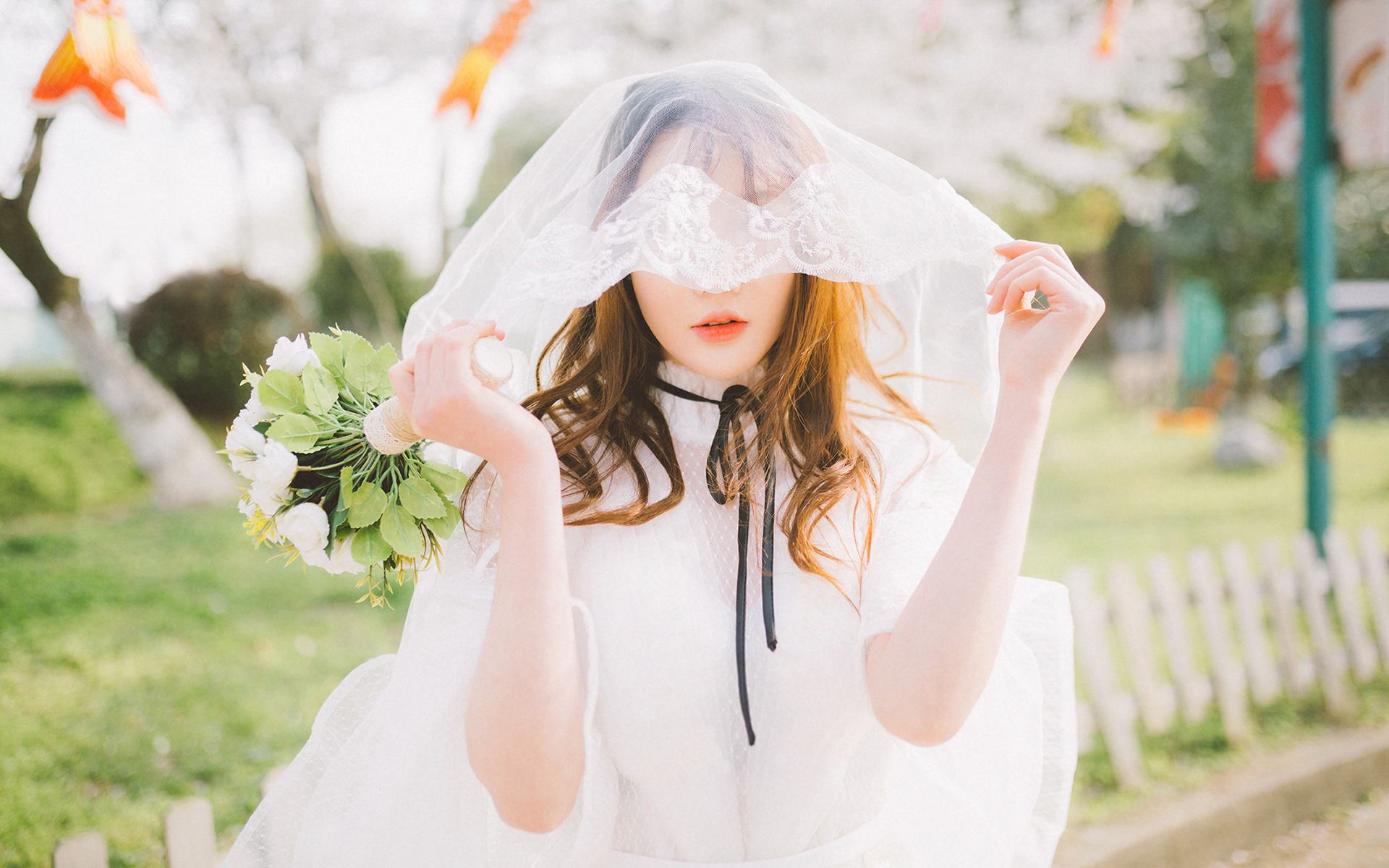 如果到了年龄女生还不结婚的话,那就会受到各方面的压力,成为大家口中