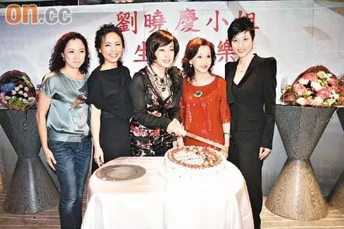 几十万名牌包,上亿帝王绿翡翠,明星烧钱“富养”女儿大PK