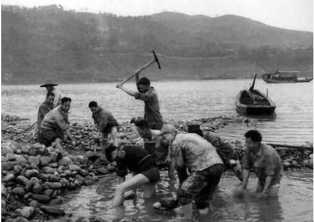中国奇葩桥：设计师仅初中学历，外国人以为图纸反了，30年后被炸