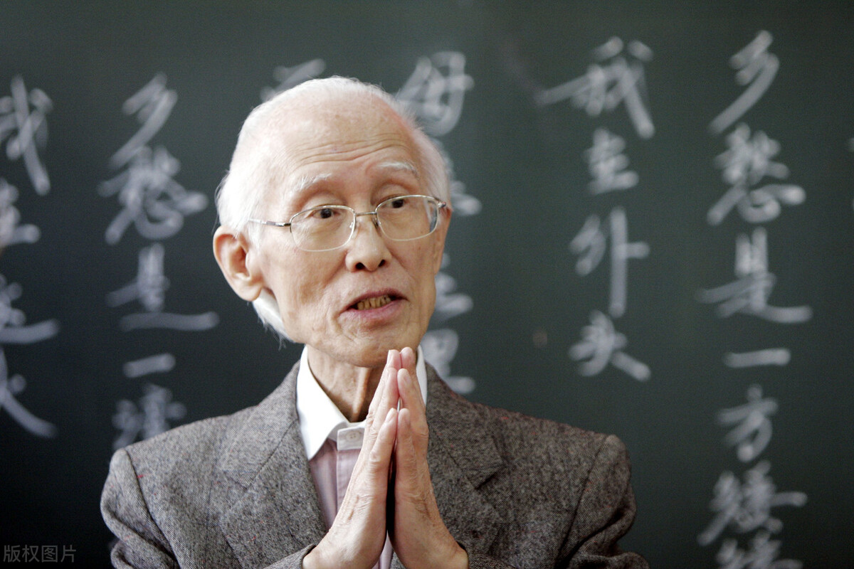 余光中批评朱自清算不上散文大师：伤感滥情，浅白累赘