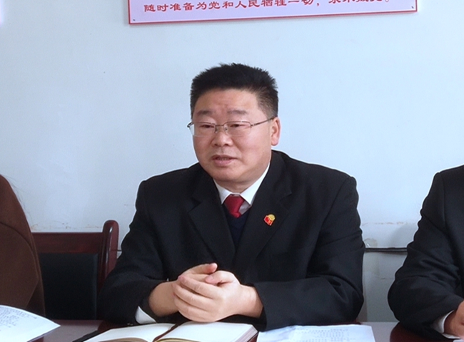 镇巴法院党支部和平安镇桑园坝村党支部联合开展“主题党日+结对共建、党员志愿服务”活动