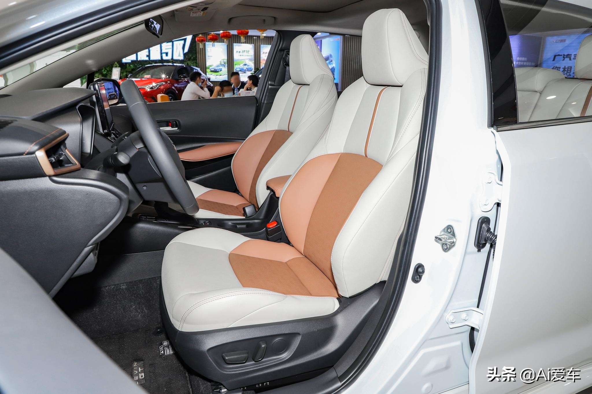 2米75的丰田三厢新家轿，凯美瑞同款2.0L动力油耗5.9L，实拍凌尚