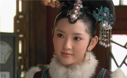 实际上,关晓彤之所以这么说,是因为她确实是正白旗瓜尔佳氏的后裔.