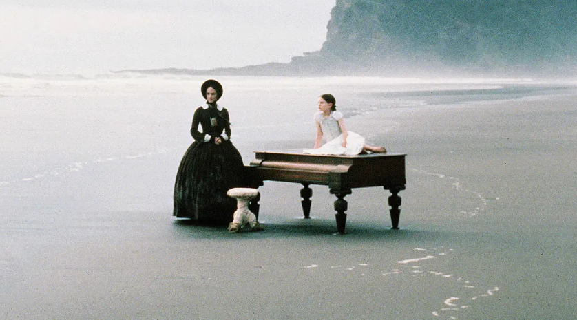 《钢琴课》隐喻了女性命运的悲凉，没有爱情，钢琴才是她的命
