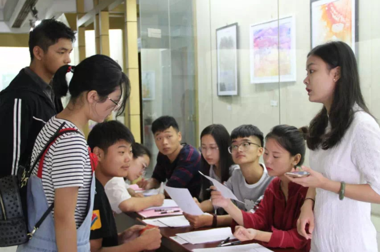 大学“生活费”应该给多少？看完这张档次表，家长们直言被忽悠了