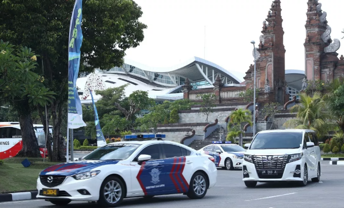 起底“1天设计100张图”王小琴：会奖奇迹女王，不加班就罚款，员工怀孕被炒