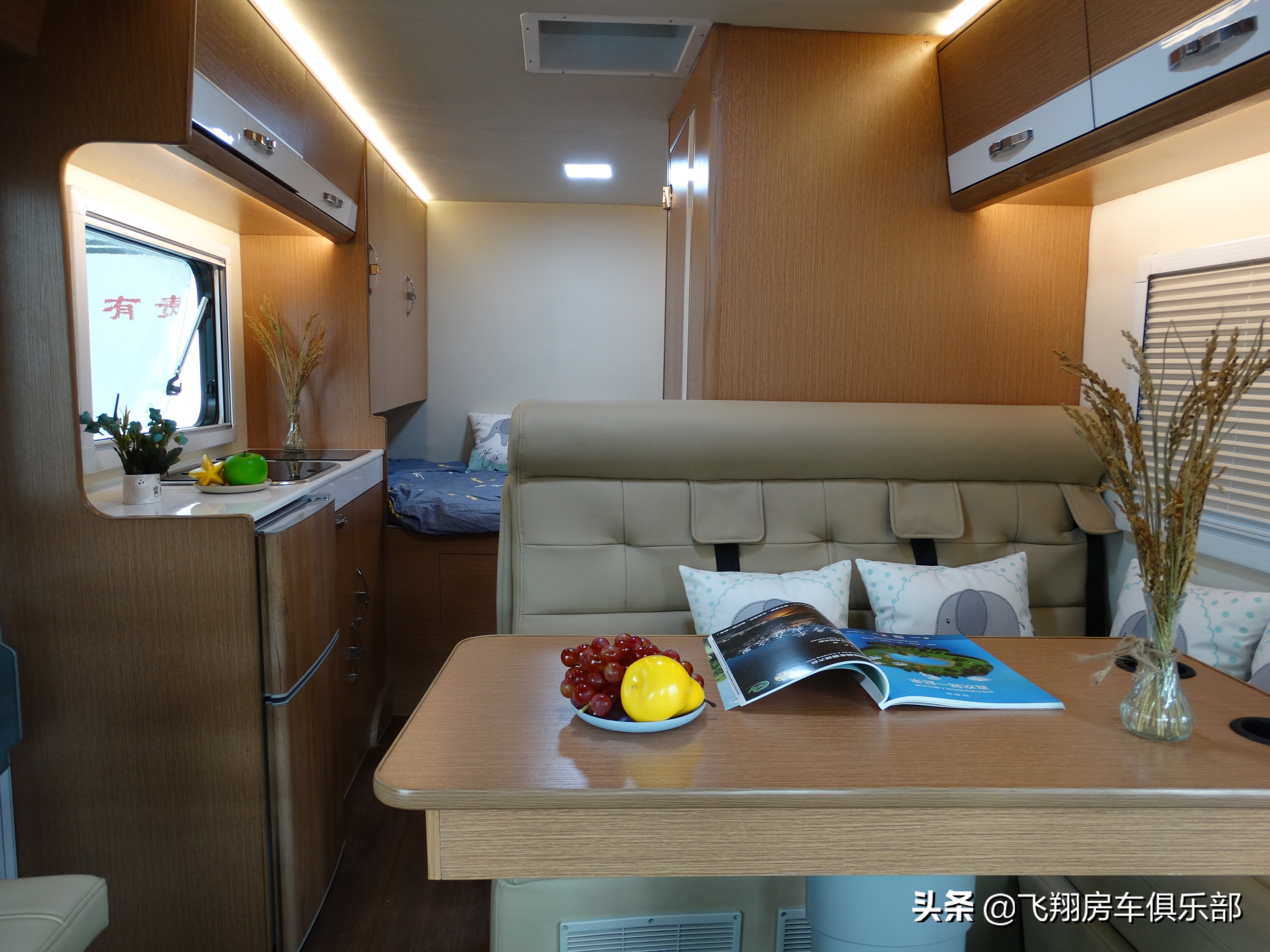 飞翔房车福特全顺系列经典车型再次亮相，太原房车展B型T型随意选