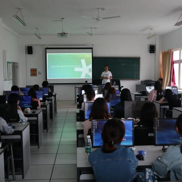 招生宣传季| 国家级一流本科专业建设点——翻译专业