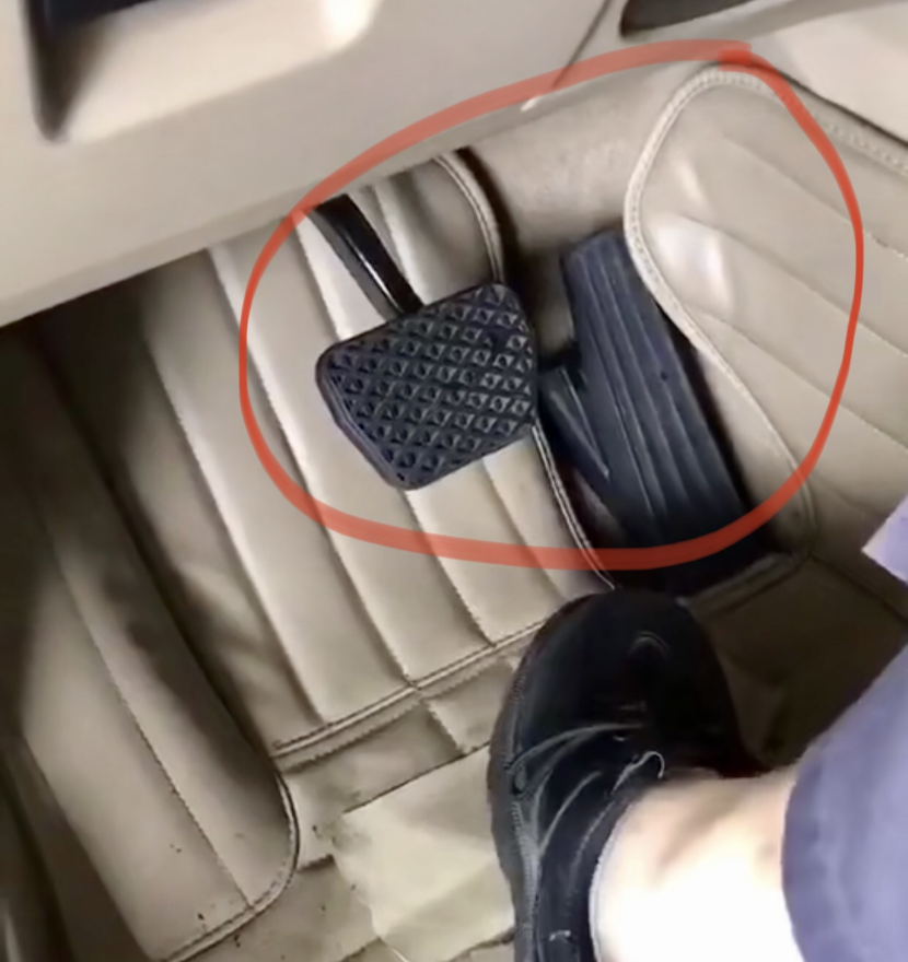 你爱车上的脚垫是哪种？