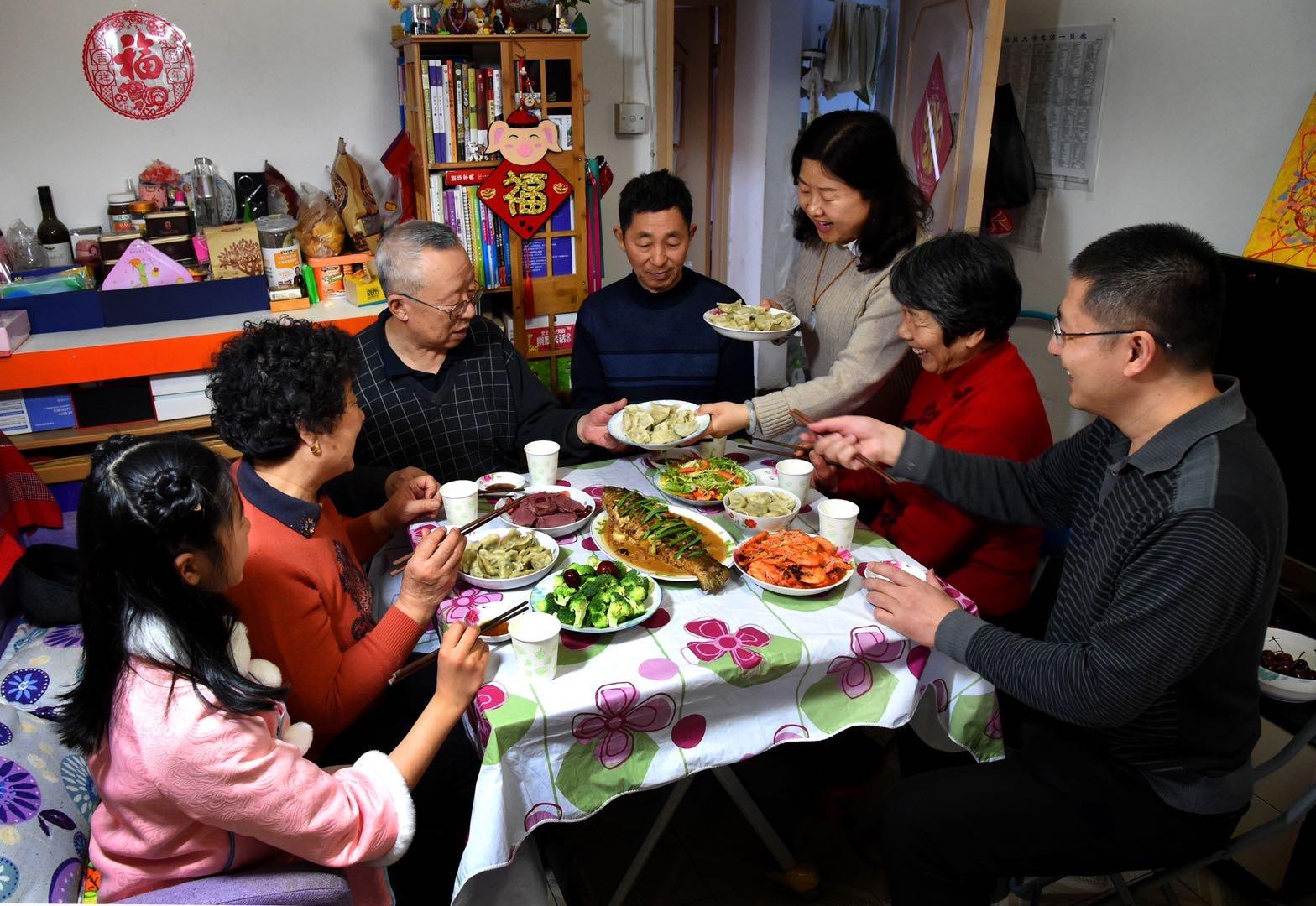 7桌全国各地普通人家的年夜饭，看完图片，我决定明年去广东过年