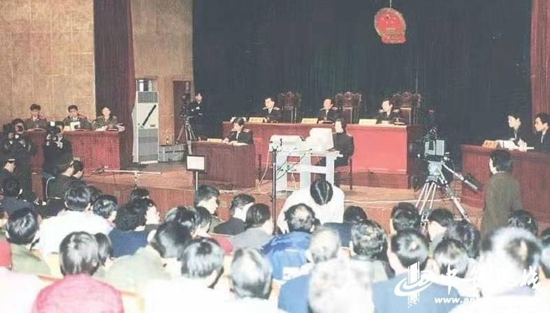 從20張照片，看勞榮枝從乖乖女到女魔頭全過程