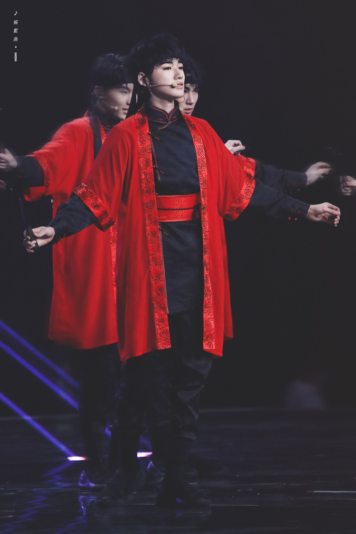 宋亚轩穿上古装像贵公子,俊俏又迷人