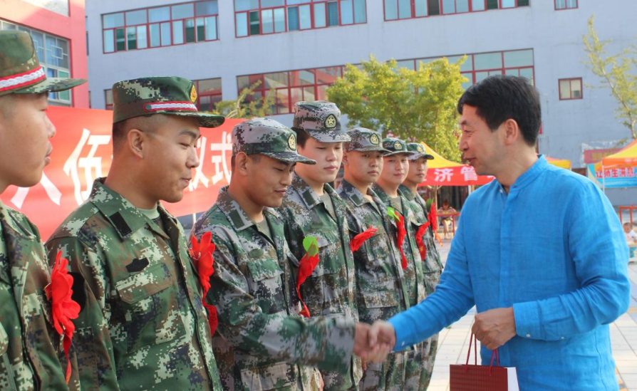 2021下半年征兵已开始，女生条件有所放宽，大学生报考更占优势