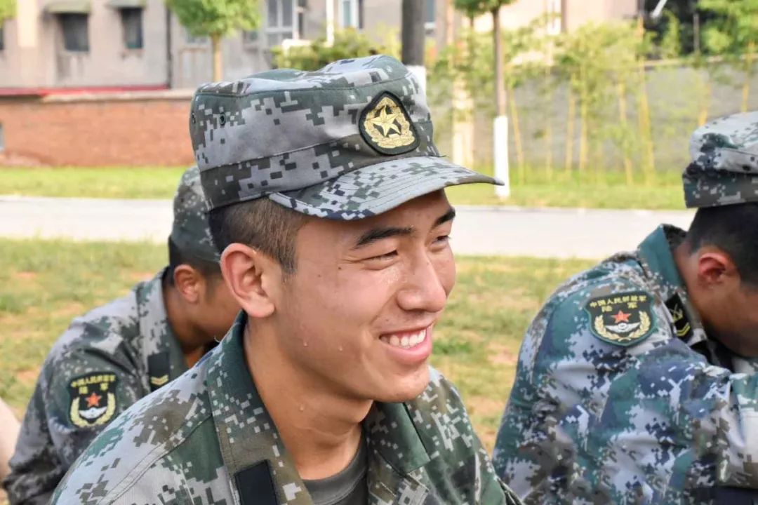 这所高校退伍兵宿舍火了，著名主持人鲁豫前来探访