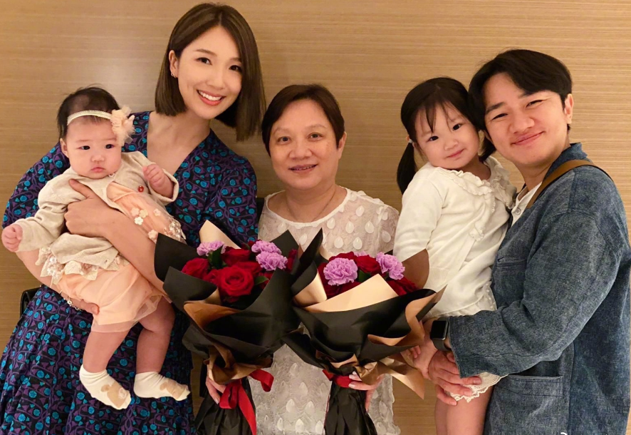 王祖蓝父亲节下厨,一家四口拍全家福,两闺女只有一个长相随爹