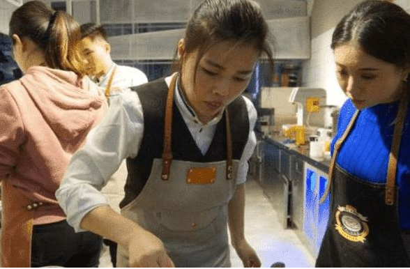 补习机构卷土重来，“补课奶茶店”开业，网友：换汤不换药