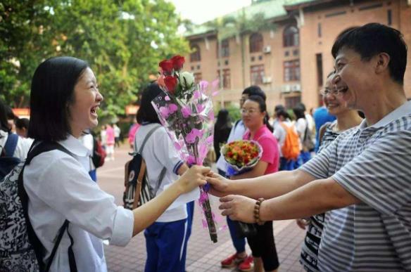 2021年教育部新规定，烈士子女高考成绩可加20分，引众考生不满