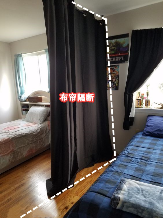 親子宅設計一間兒童房放2張床，2張書桌，加道隔斷，2個孩子各有獨立空間