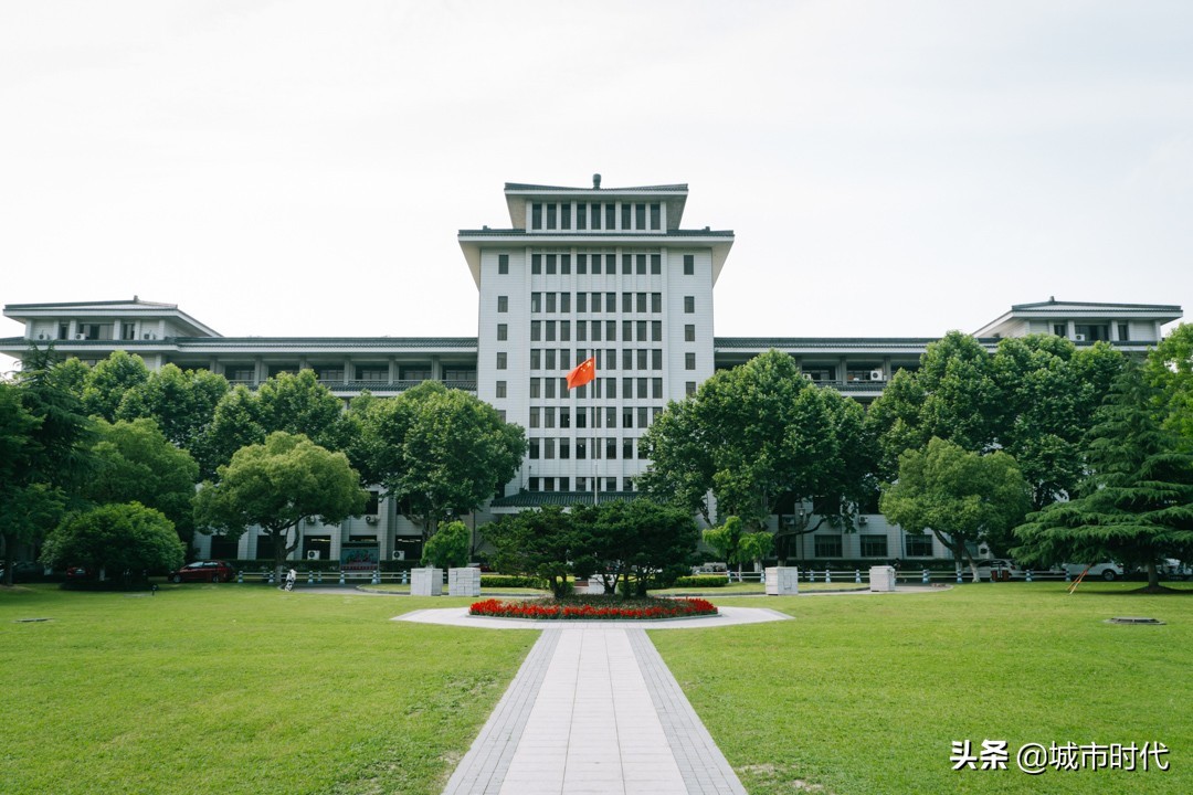 中国十强大学最新出炉：南京大学领先武汉大学，浙江大学跻身四强