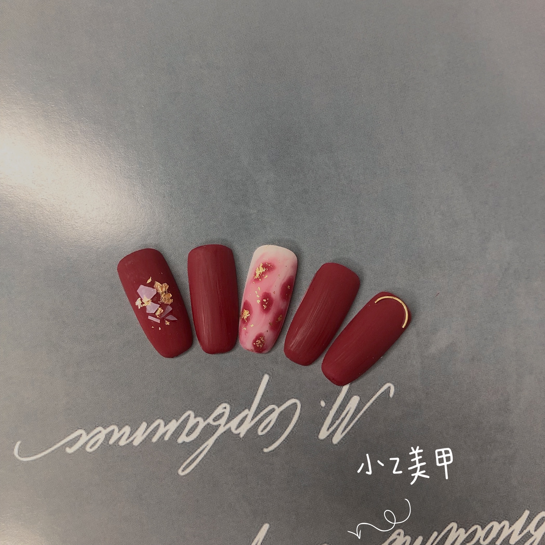 秋季高级豹纹红色磨砂美甲,显白又显气质,操作简单易上手