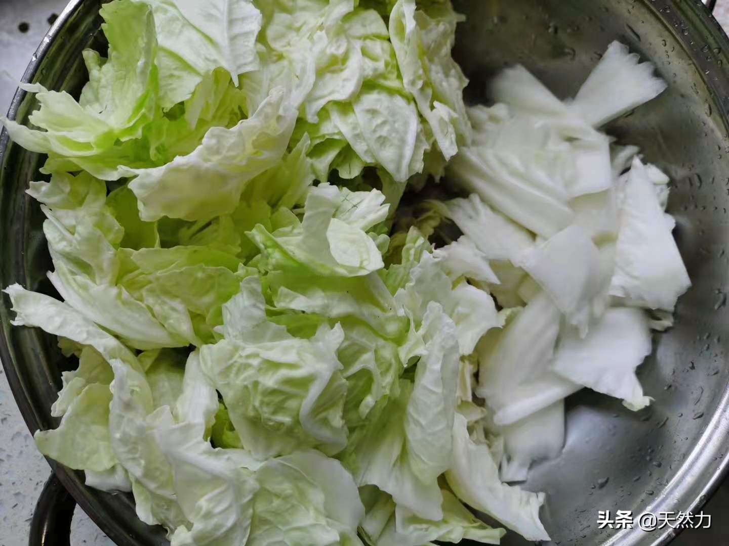 白菜猪肉炒粉条，酒店的做法，家常的味道，简直太美味了