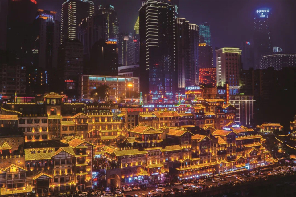 重庆江景哪里看？南滨路酒吧餐厅数不胜数，嘉滨路看最美洪崖洞