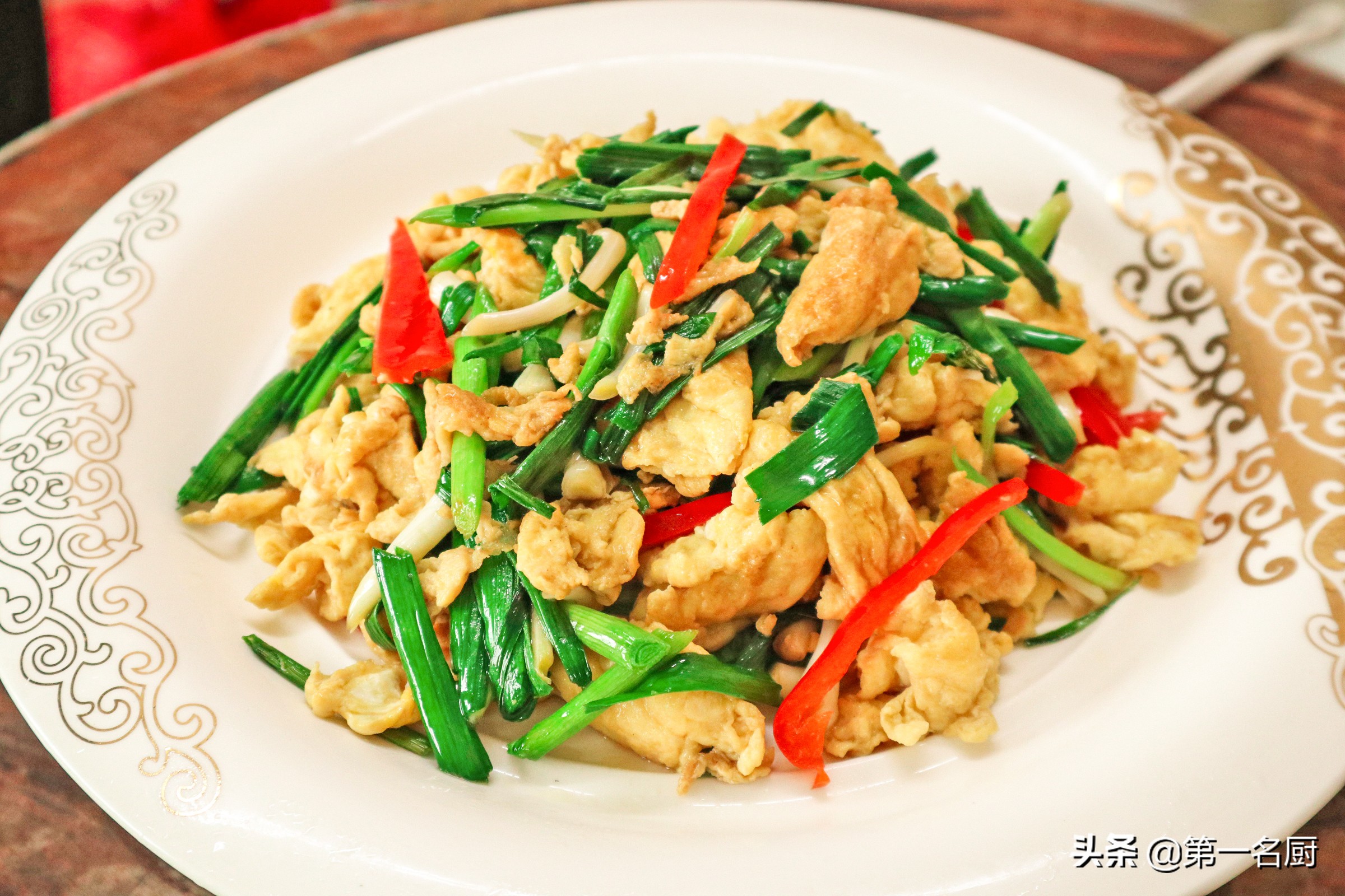 蒜苗鸡蛋怎么炒（饭店的蒜苗炒鸡蛋的诀窍）