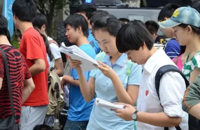 ​2021高考难度系数有多高？听听考生们的回答，叫人心疼不已