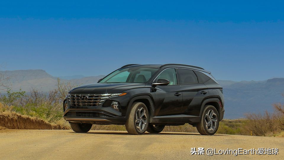 2022款现代途胜有着更大的外型，更复杂的造型设计