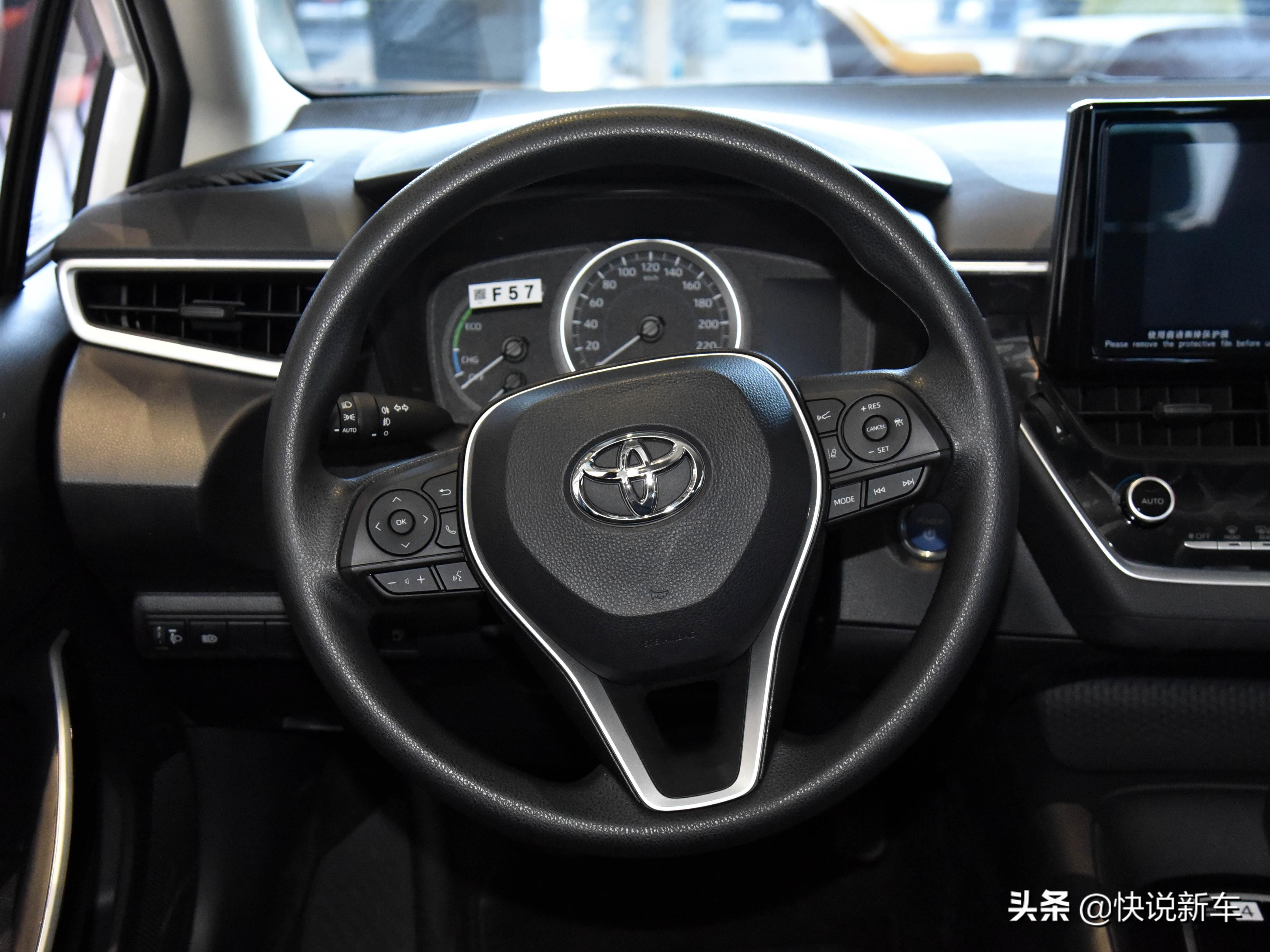 家轿之“王”，油耗低到堪比摩托，配置高价格低，实拍卡罗拉
