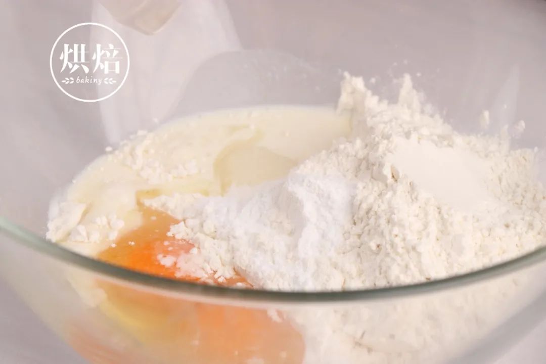 做了韩国一个蜜桔蛋糕 味道很好 口感有点硬 有做过的说一下经验哈