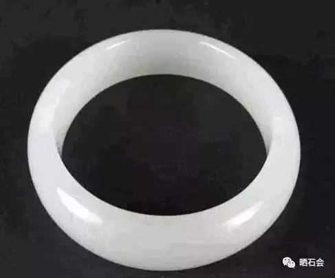 别被骗了！这是玉都是玉石粉压制而成的