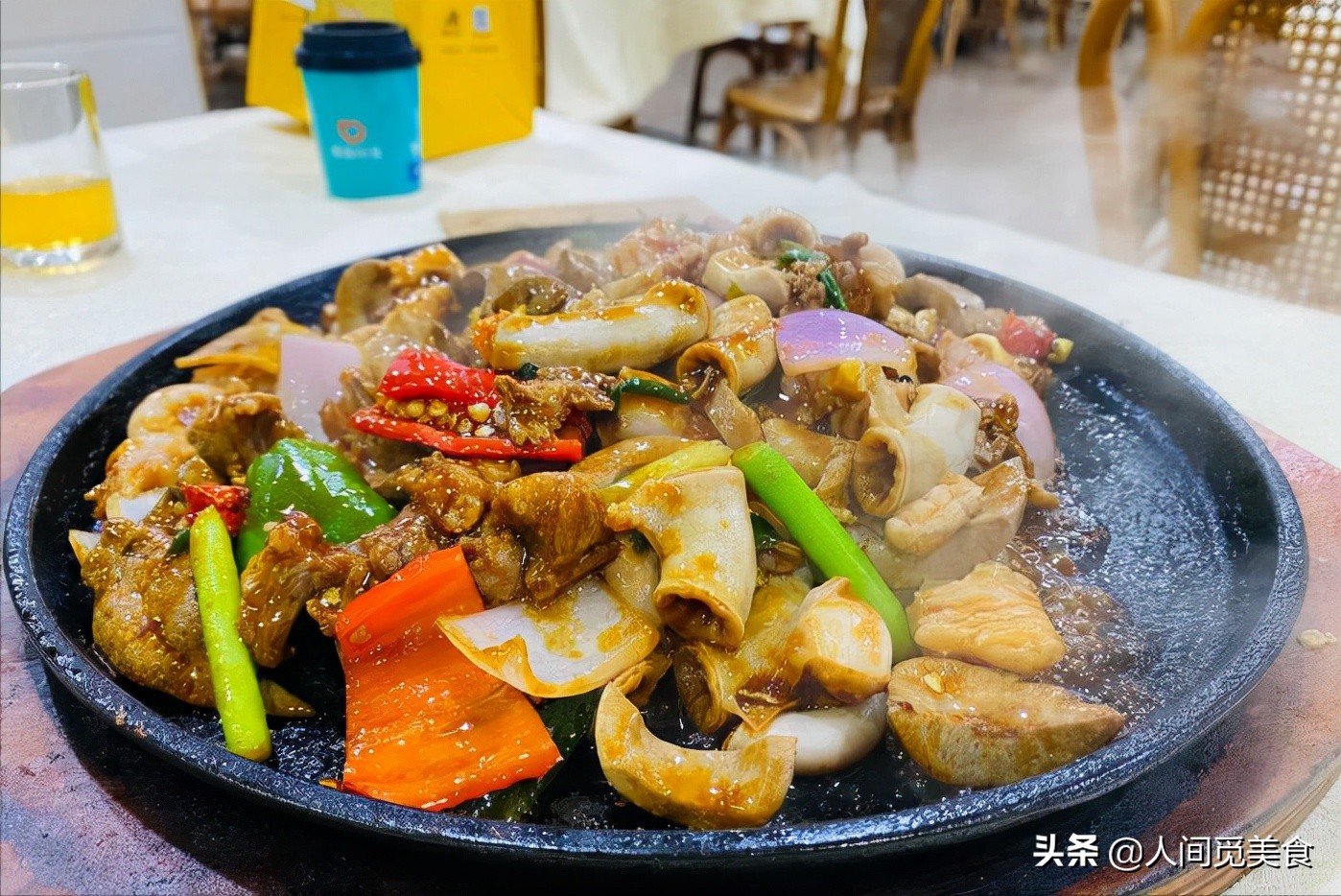 广州这家晚上才营业的大排档，靠一碗粥火了，环境恶劣客人还常来