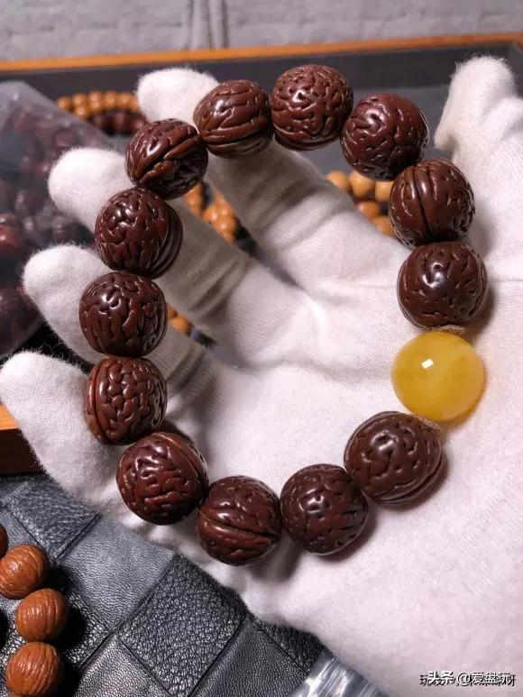 当年花20块钱买的串儿，盘了近9年，身价至少涨了10倍