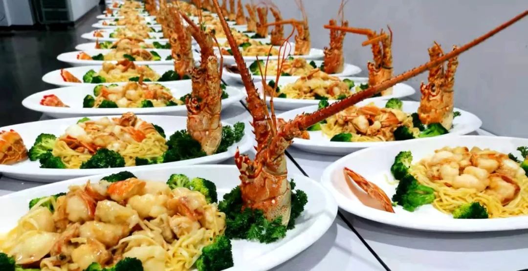 年会预定 | N+1种选择，不如选择一站式宴会服务