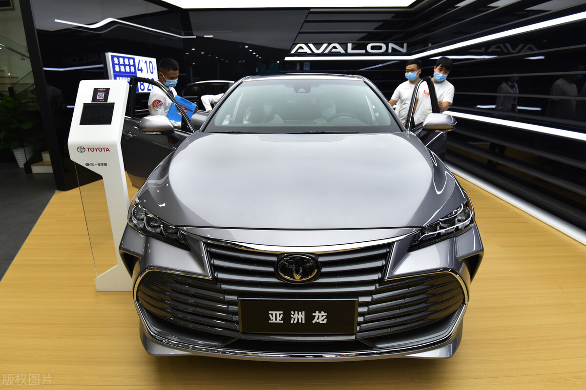 说出来你可能不信 加价才能买的塞纳 在美国比亚洲龙还便宜