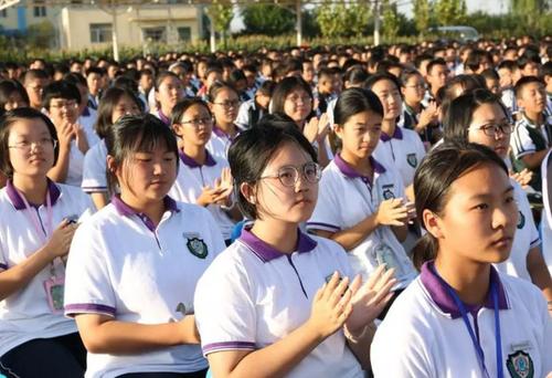 推荐你看看：全国高中排行榜前100强完整版2021最新。